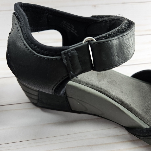 BareTraps Womens Boland Black‎ Ankle Strap Open Toe Wedge Sandals Size 11 - Picture 4 of 11